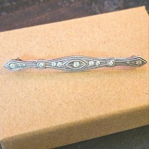 Elegant Vintage Sterling Silver Bar Brooch